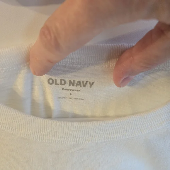 Womans Large Old Navy tee - Picture 3 of 4